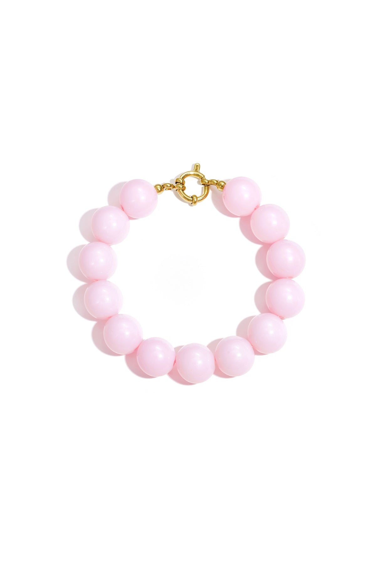 Armband met grote kralen en sluiting aan de voorkant.