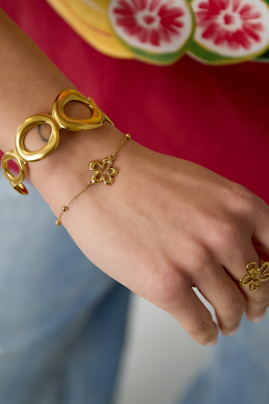 Armband met koraalvormige speelse bloemen in variërende maten